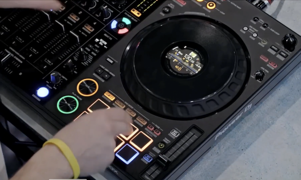 DJ equipment - Electronic music - DJ mix